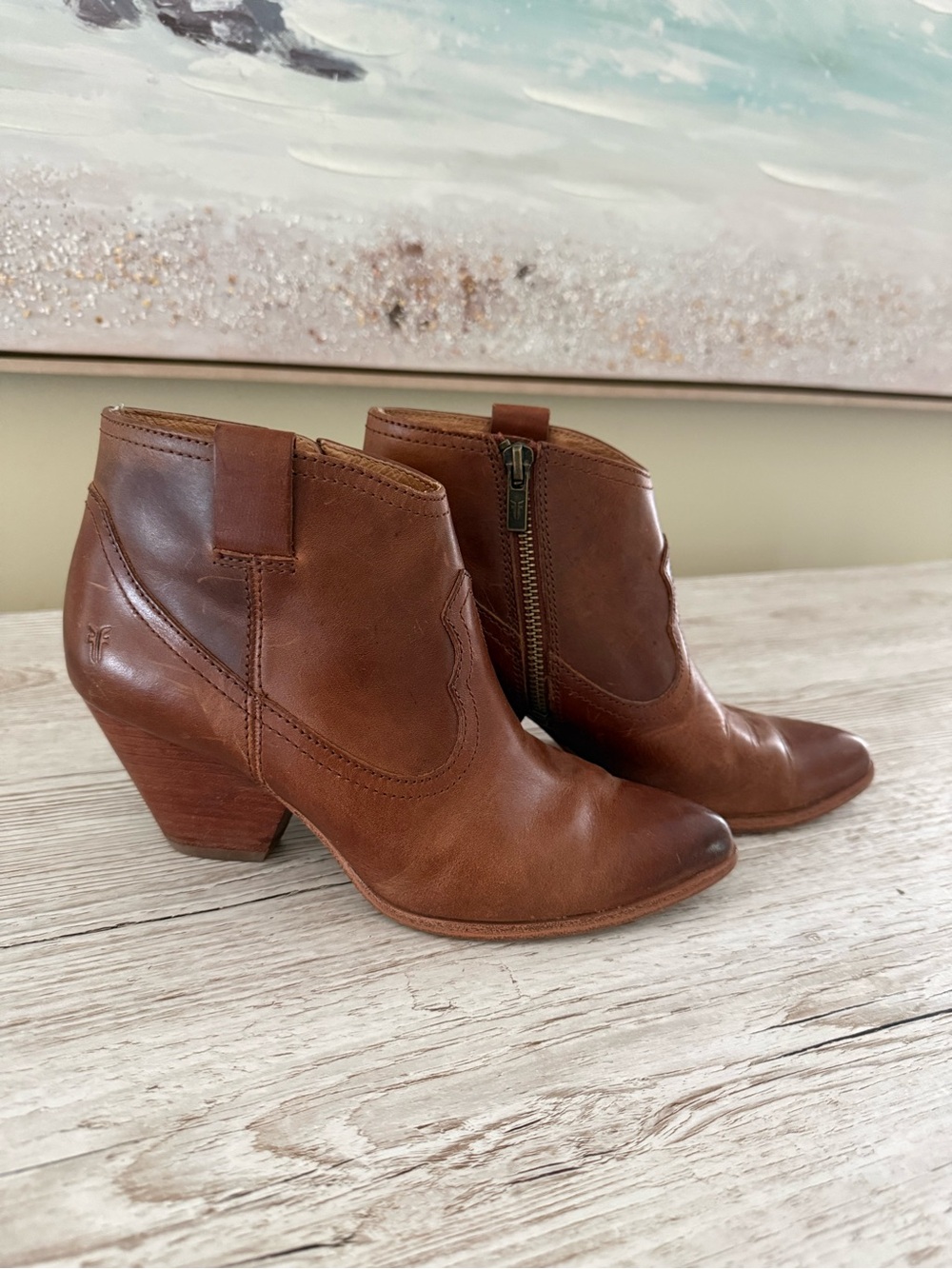 Frye Cognac Leather Western Ankle Booties Pointed Toe Side Zip Sz. 6.5